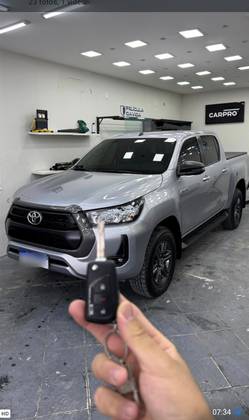 TOYOTA HILUX 2.8 D-4D TURBO DIESEL CD SR 4X4 AUTOMÁTICO TOYOTA HILUX 2.8 D-4D TURBO DIESEL CD SR 4X4 AUTOMÁTICO